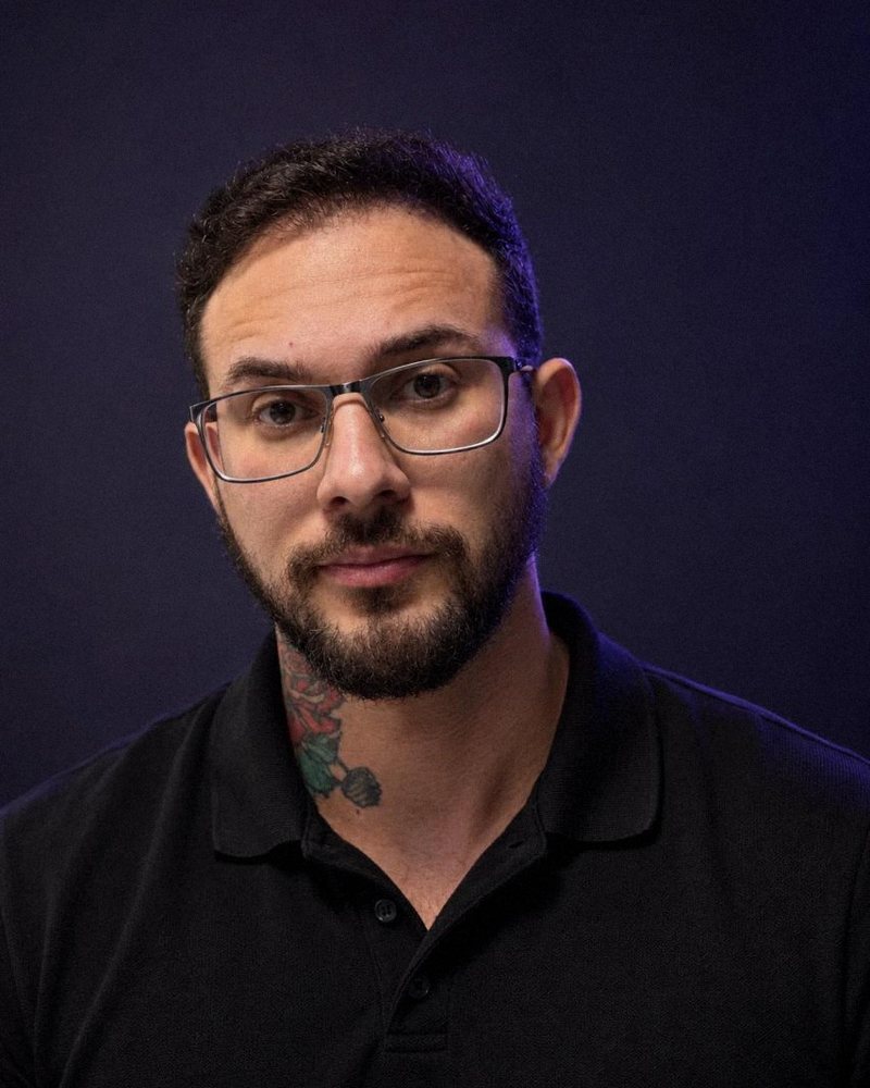 Foto de Vinicius Levi, Cofundador e CCO da Lena AI